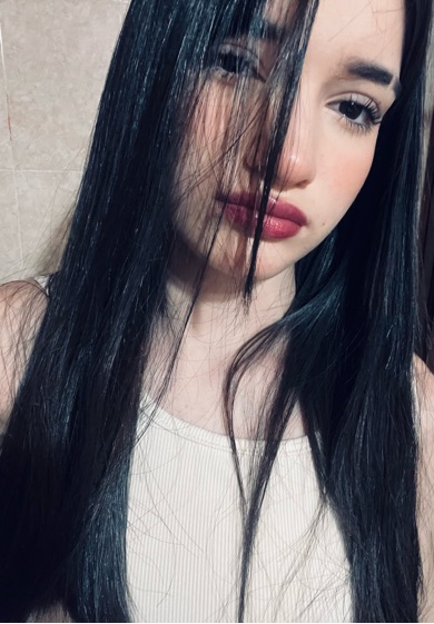 Lucia, live on Uhmingle for a one-to-one video call