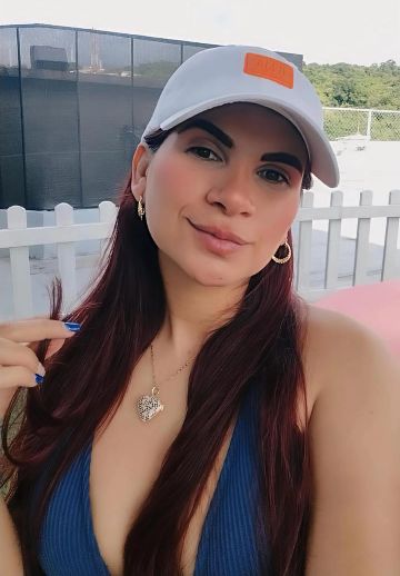 Vickely, live on Uhmingle for a private video chat
